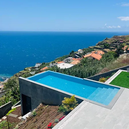 Mar Azul Calheta (Madeira)