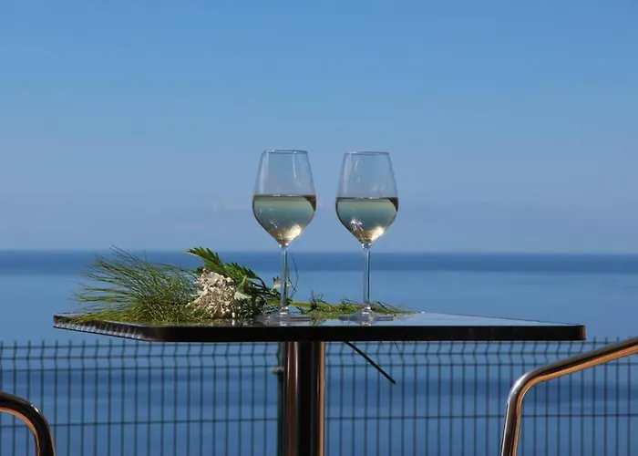 Mar Azul Calheta (Madeira)