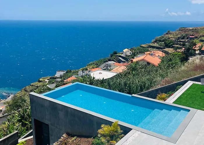 Mar Azul Calheta (Madeira)